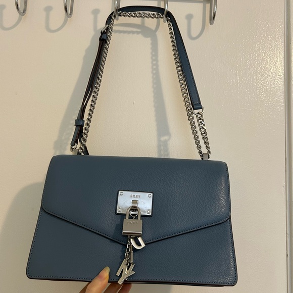🩵DKNY Blue Leather Crossbody Bag with Chain Strap ECU - Picture 3 of 9